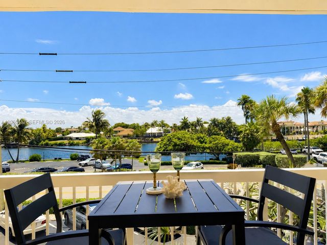1069 Hillsboro Mile 206, Hillsboro Beach, FL 33062