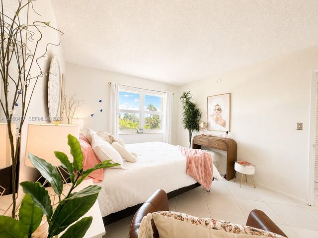 1069 Hillsboro Mile 206, Hillsboro Beach, FL 33062