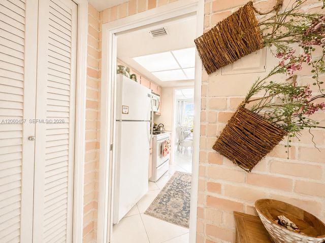 1069 Hillsboro Mile 206, Hillsboro Beach, FL 33062