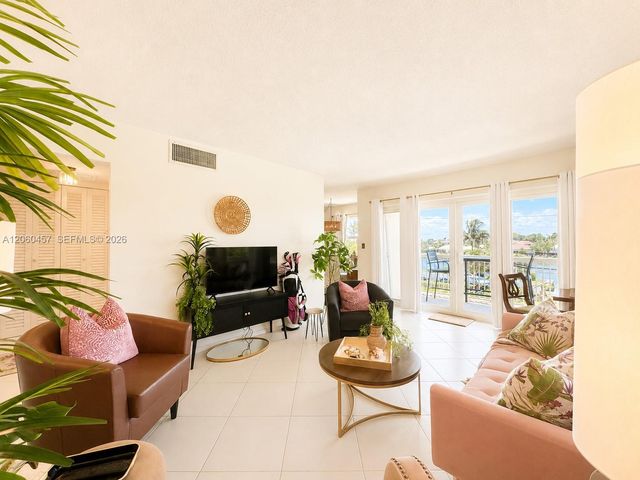 1069 Hillsboro Mile 206, Hillsboro Beach, FL 33062