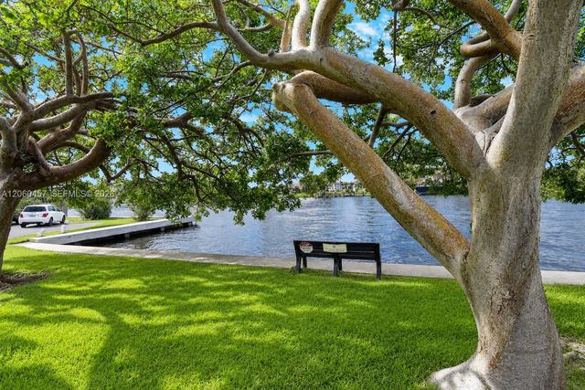1069 Hillsboro Mile 206, Hillsboro Beach, FL 33062