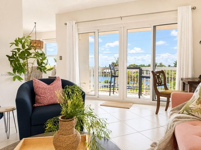 1069 Hillsboro Mile 206, Hillsboro Beach, FL 33062