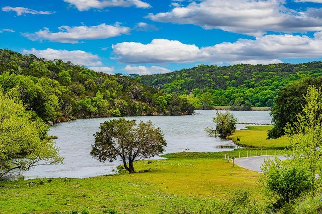 113 Indian Bluff, Kerrville, TX 78028