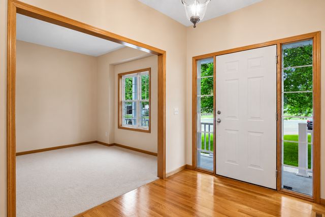 1045 Breezy Court, Waconia, MN 55387