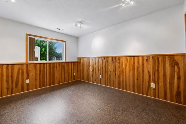 1045 Breezy Court, Waconia, MN 55387