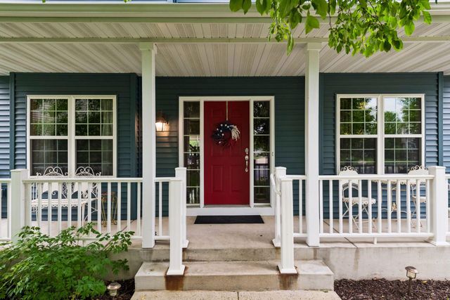 1045 Breezy Court, Waconia, MN 55387