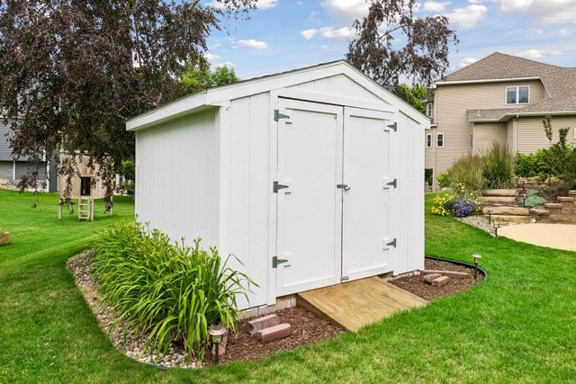 1045 Breezy Court, Waconia, MN 55387