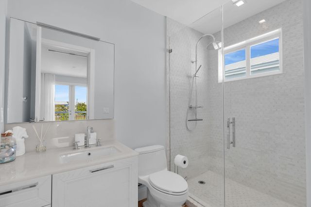 121 Lake Road, Plantation Key, FL 33070