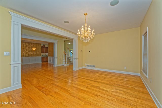 5 Teasdale Court, Colonie, NY 12189