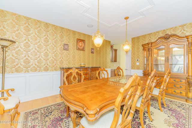 5 Teasdale Court, Colonie, NY 12189