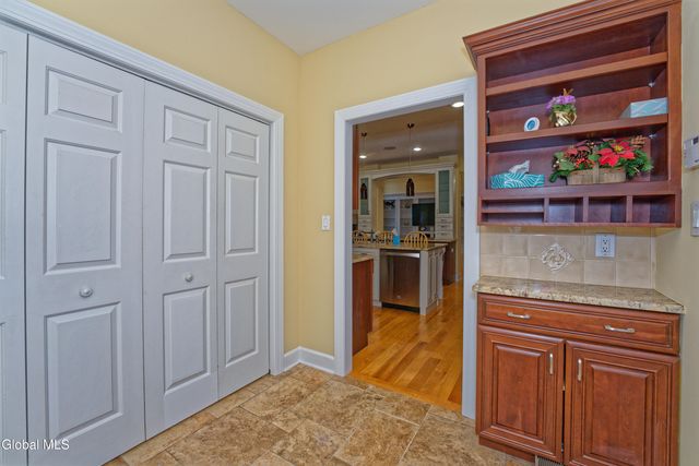 5 Teasdale Court, Colonie, NY 12189