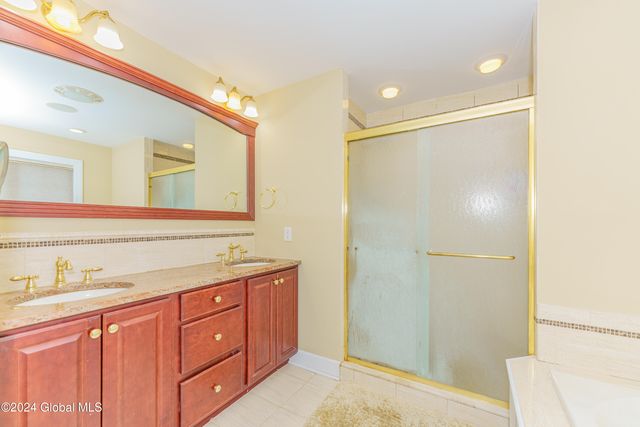 5 Teasdale Court, Colonie, NY 12189