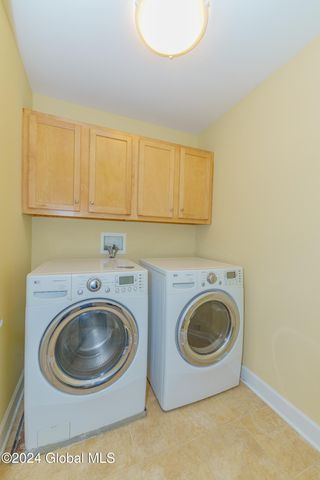 5 Teasdale Court, Colonie, NY 12189