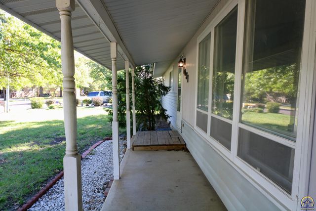 1031 Sunrise Dr, Emporia, KS 66801