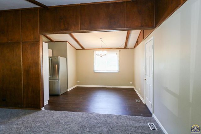 1031 Sunrise Dr, Emporia, KS 66801