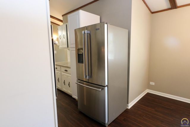 1031 Sunrise Dr, Emporia, KS 66801