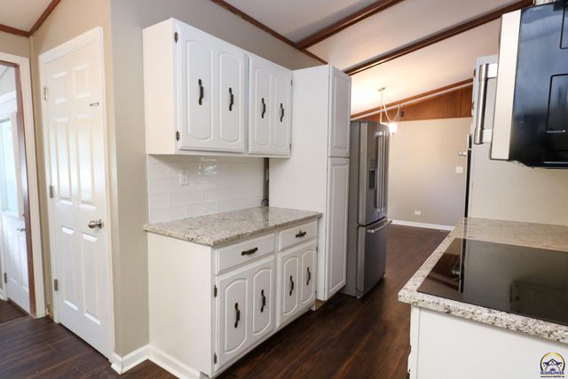 1031 Sunrise Dr, Emporia, KS 66801