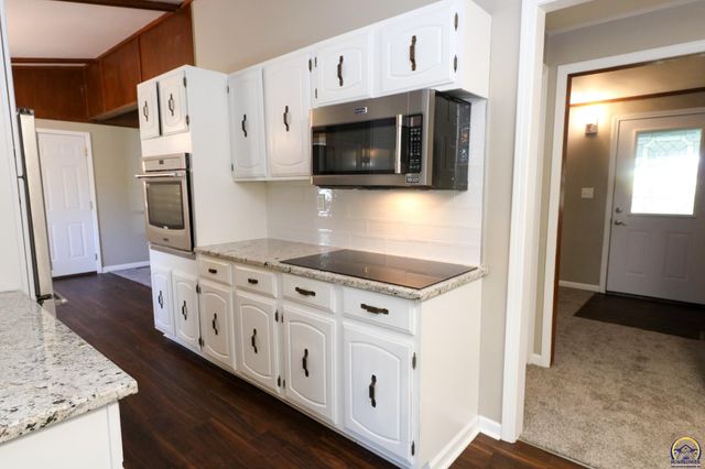 1031 Sunrise Dr, Emporia, KS 66801