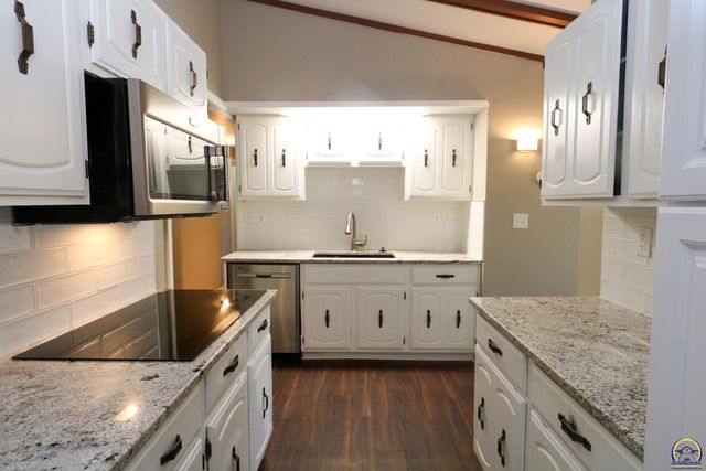 1031 Sunrise Dr, Emporia, KS 66801