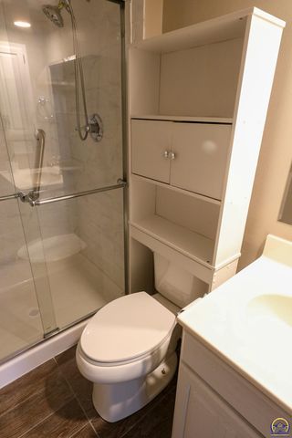 1031 Sunrise Dr, Emporia, KS 66801