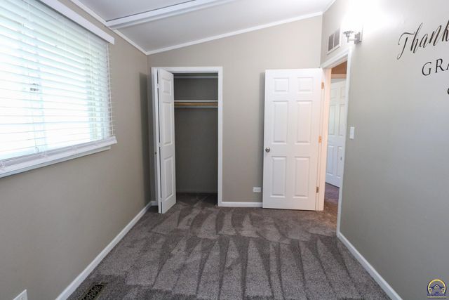 1031 Sunrise Dr, Emporia, KS 66801