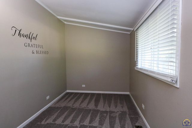 1031 Sunrise Dr, Emporia, KS 66801