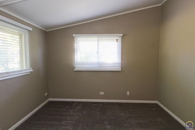 1031 Sunrise Dr, Emporia, KS 66801