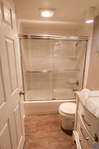 1031 Sunrise Dr, Emporia, KS 66801