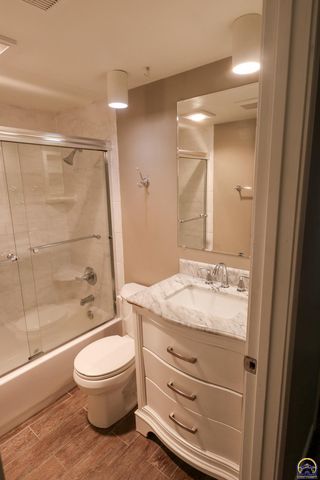 1031 Sunrise Dr, Emporia, KS 66801