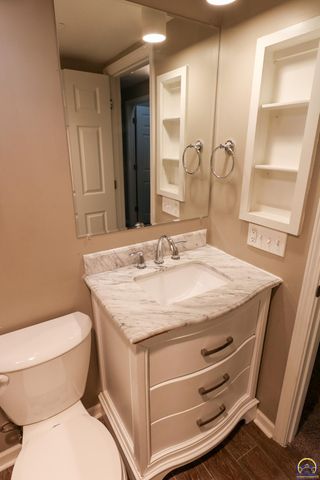 1031 Sunrise Dr, Emporia, KS 66801