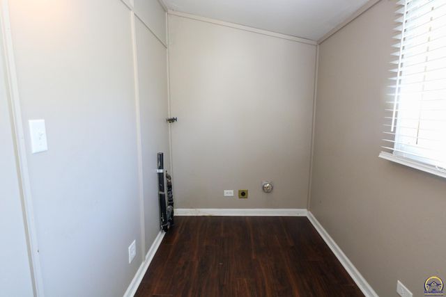 1031 Sunrise Dr, Emporia, KS 66801