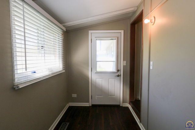 1031 Sunrise Dr, Emporia, KS 66801