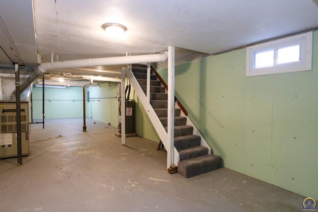 1031 Sunrise Dr, Emporia, KS 66801