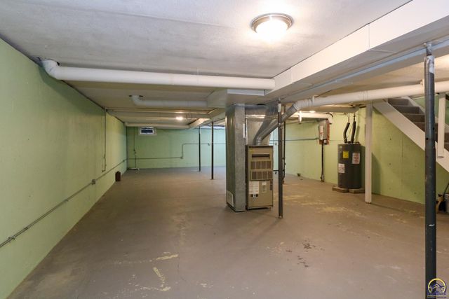 1031 Sunrise Dr, Emporia, KS 66801