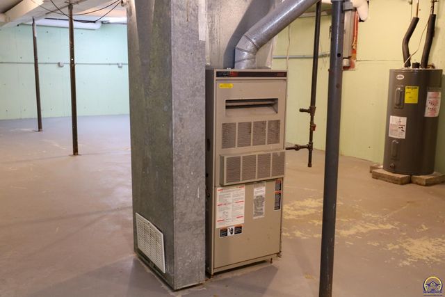 1031 Sunrise Dr, Emporia, KS 66801