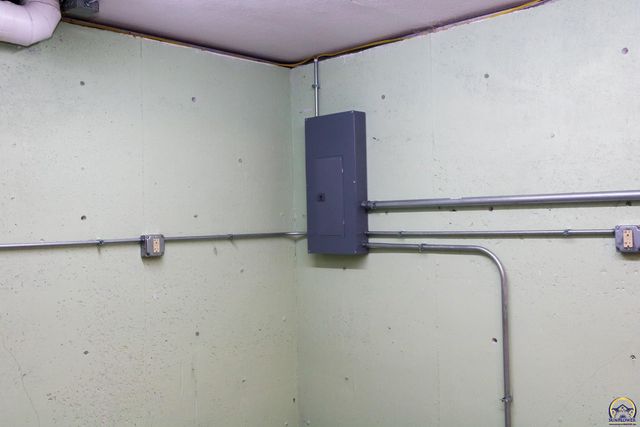 1031 Sunrise Dr, Emporia, KS 66801