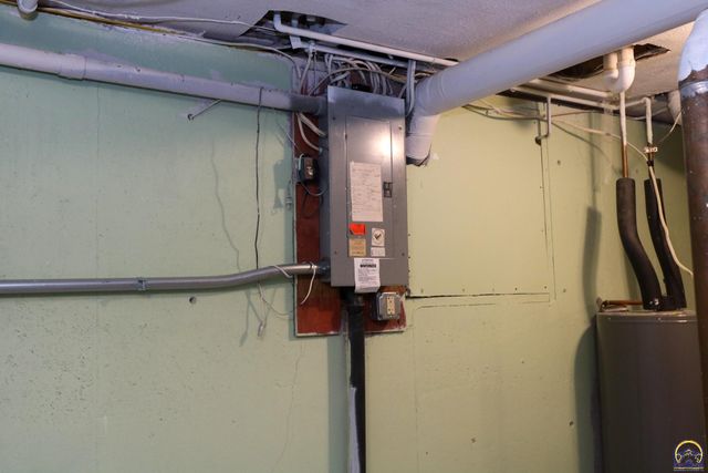 1031 Sunrise Dr, Emporia, KS 66801