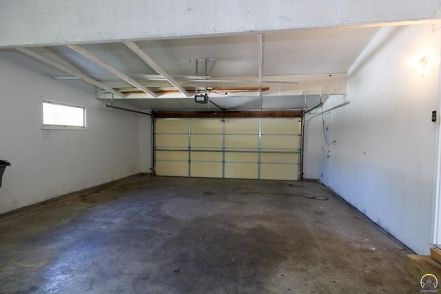 1031 Sunrise Dr, Emporia, KS 66801