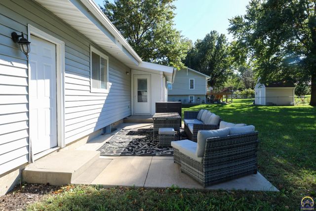 1031 Sunrise Dr, Emporia, KS 66801