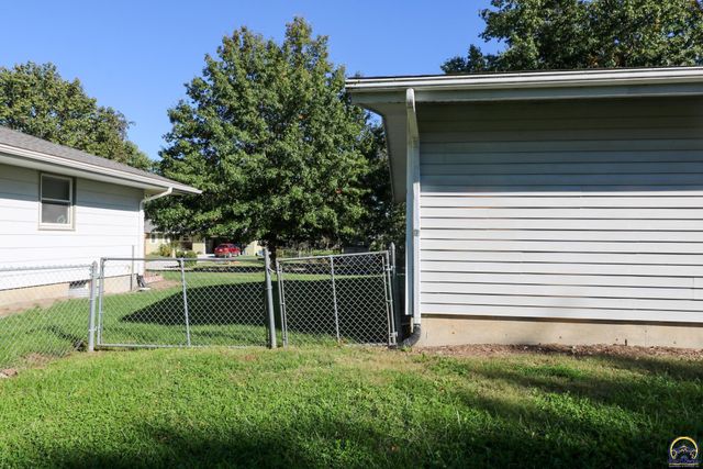 1031 Sunrise Dr, Emporia, KS 66801