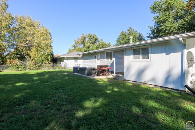 1031 Sunrise Dr, Emporia, KS 66801