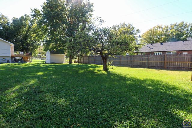 1031 Sunrise Dr, Emporia, KS 66801