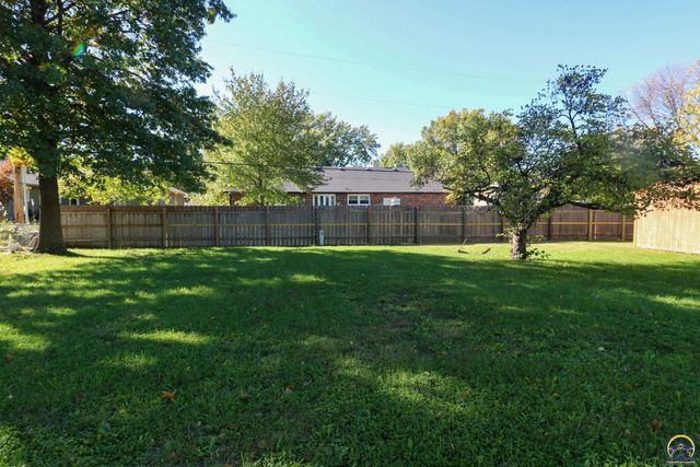 1031 Sunrise Dr, Emporia, KS 66801