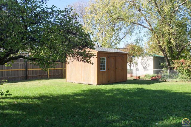 1031 Sunrise Dr, Emporia, KS 66801