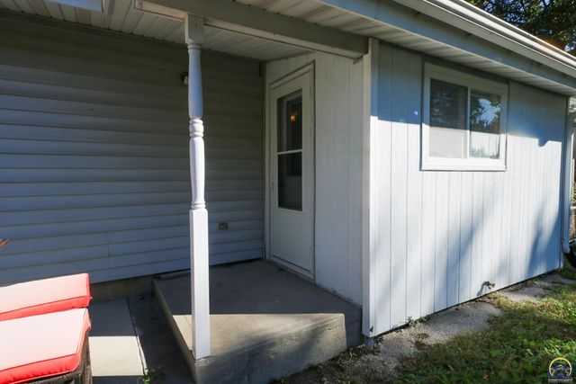 1031 Sunrise Dr, Emporia, KS 66801