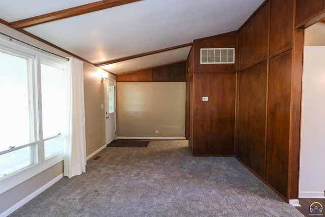 1031 Sunrise Dr, Emporia, KS 66801