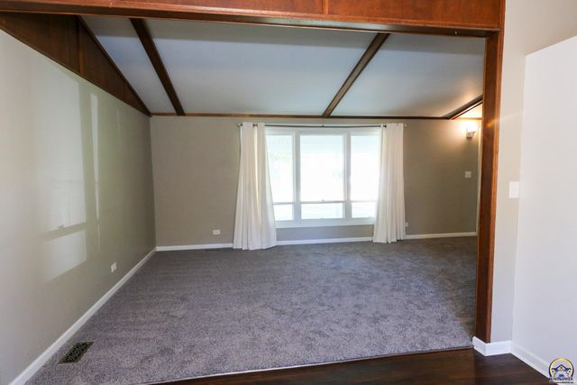 1031 Sunrise Dr, Emporia, KS 66801