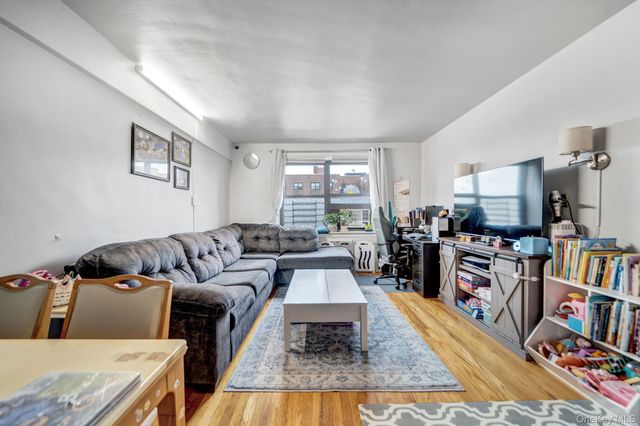 73-50 Bell Boulevard 4A, Bayside, NY 11364