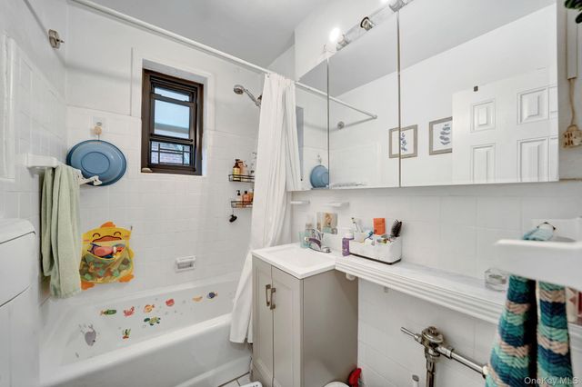 73-50 Bell Boulevard 4A, Bayside, NY 11364