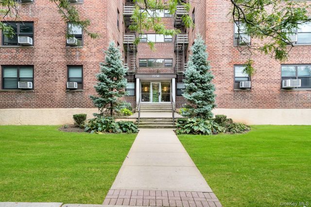73-50 Bell Boulevard 4A, Bayside, NY 11364
